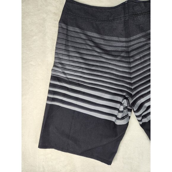 Vintage Oakley Board Shorts Men Size 34 Black Stripes Swimming - Picture 5 of 14